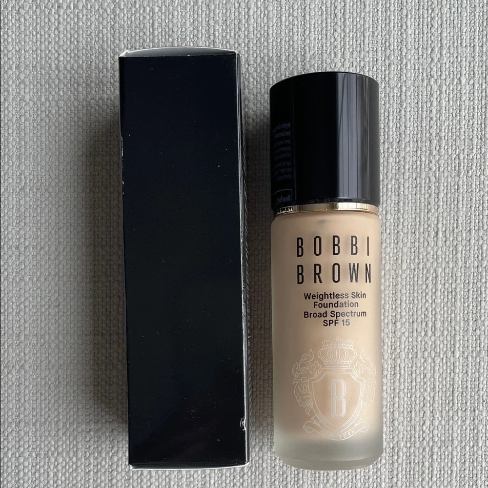 Bobbi Brown Weightless Skin Foundation SPF 15 - N-012 Porcelain